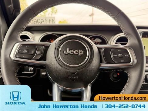 Used 2023 Jeep Wrangler Unlimited Sahara AWD/4WD image 18