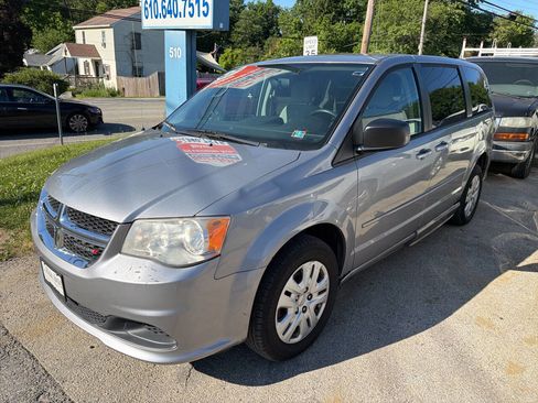 Used 2014 Dodge Grand Caravan SE w/ Quick Order Package 29E SE FWD image 2