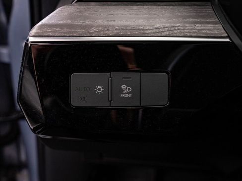 Used 2022 Audi e-tron Premium w/ Convenience Plus Package image 41