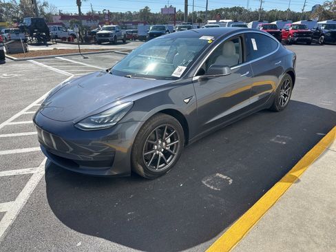 Used 2020 Tesla Model 3 Standard Range image 6