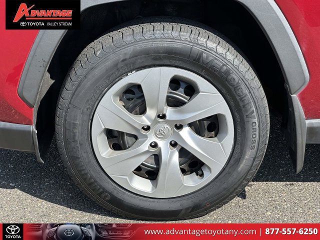 Used 2022 Toyota RAV4 LE AWD/4WD image 11
