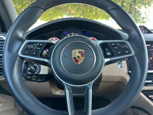 Certified 2023 Porsche Cayenne AWD/4WD image 26