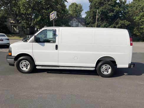 Used 2025 GMC Savana 2500 w/ Driver Convenience Package RWD image 2