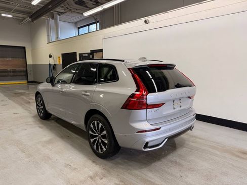 Used 2025 Volvo XC60 B5 Plus image 3