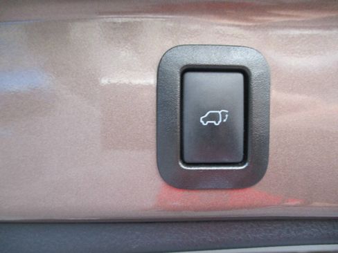 Used 2018 Toyota Highlander Limited FWD image 28