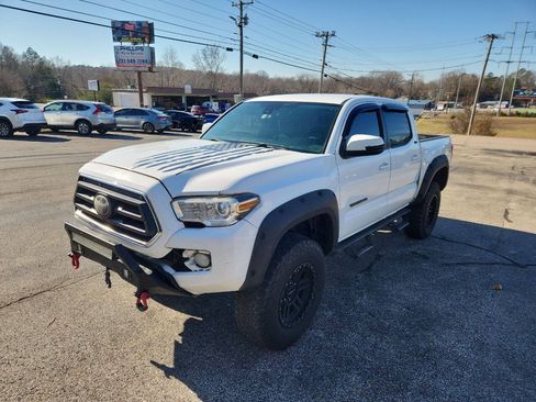 Used 2020 Toyota Tacoma SR5 w/ SR5 Appearance Package (SM) RWD image 4