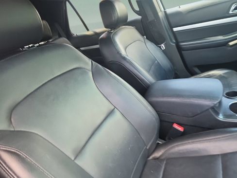 Used 2016 Ford Explorer XLT w/ Equipment Group 202A FWD image 34
