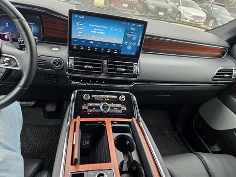 New 2024 Lincoln Navigator Reserve image 11