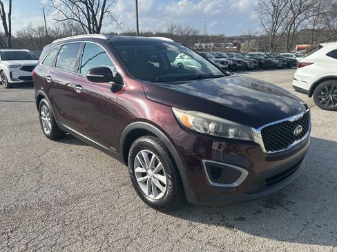 Used 2016 Kia Sorento LX w/ LX Convenience Package image 3