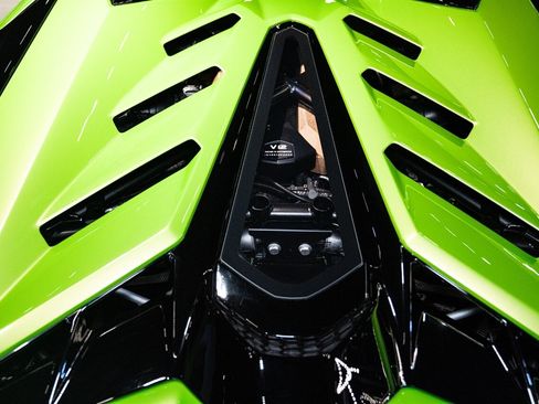 Used 2021 Lamborghini Aventador SVJ image 19