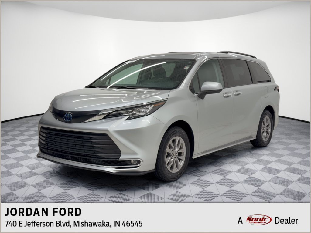 Used 2023 Toyota Sienna XLE w/ XLE Plus Package AWD/4WD image 1
