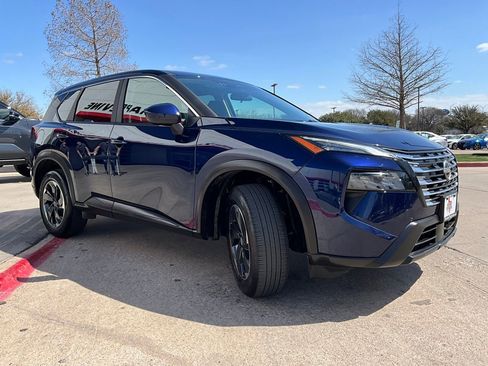 Used 2025 Nissan Rogue SV image 4