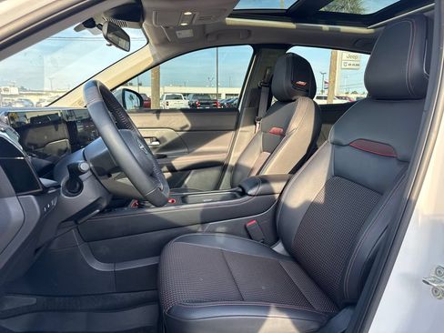 Used 2025 Nissan Kicks SR w/ SR Premium Package FWD image 12