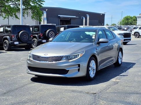 Used 2018 Kia Optima EX w/ Premium Package FWD image 2