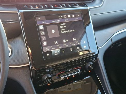 Used 2023 Jeep Grand Cherokee L Laredo image 18