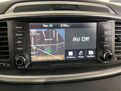 Used 2019 Kia Sorento SX image 22