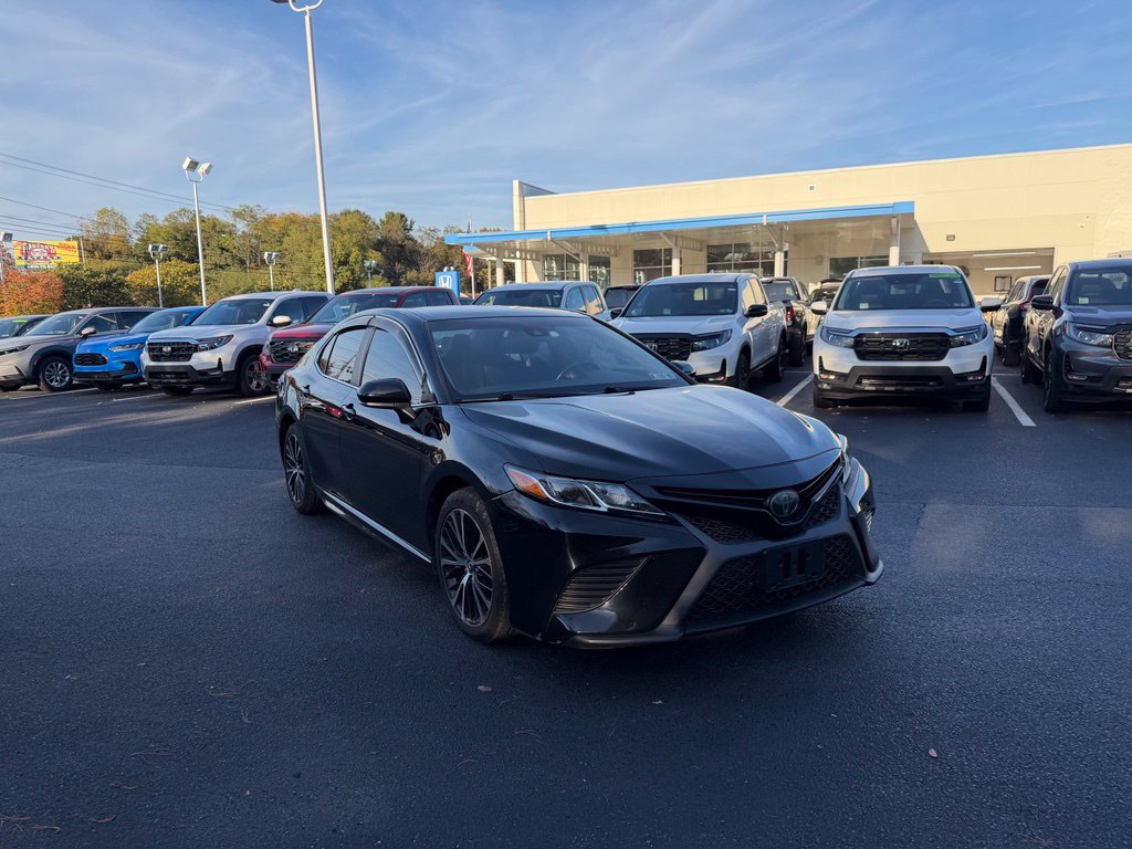 Used 2019 Toyota Camry SE FWD image 1