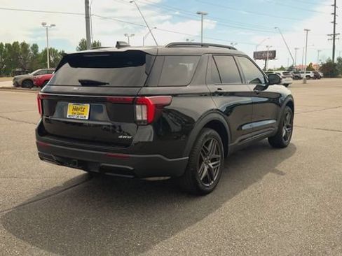 Used 2025 Ford Explorer ST-Line w/ ST-Line Street Pack AWD/4WD image 8