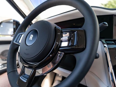 Used 2025 Rolls-Royce Cullinan AWD/4WD image 22