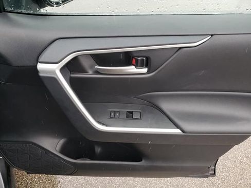 Used 2025 Toyota RAV4 XLE image 19