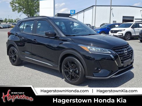 Used 2023 Nissan Kicks SR w/ SR Premium Package FWD image 1