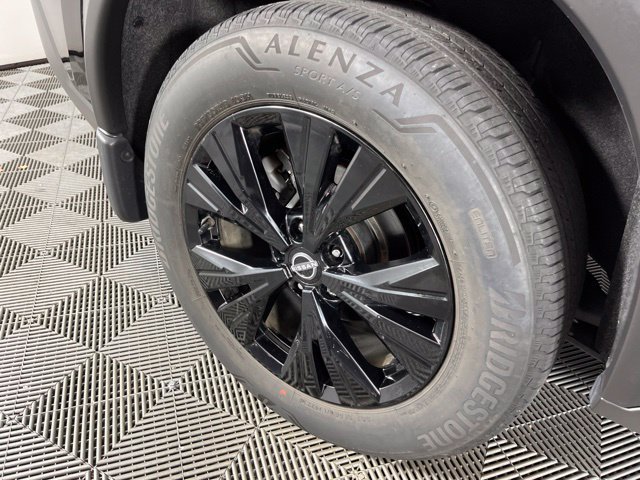 Used 2023 Nissan Rogue SV w/ SV Premium B Package FWD image 17