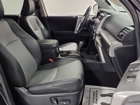 Used 2020 Toyota 4Runner SR5 Premium w/ Moonroof Package RWD image 16