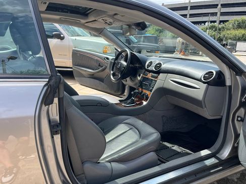 Used 2006 Mercedes-Benz CLK 350 Coupe image 9