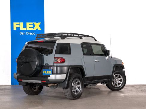 Used 2014 Toyota FJ Cruiser 4WD w/ Convenience Package image 5