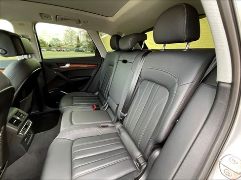 Used 2022 Audi Q5 2.0T Premium w/ Convenience Package AWD/4WD image 24
