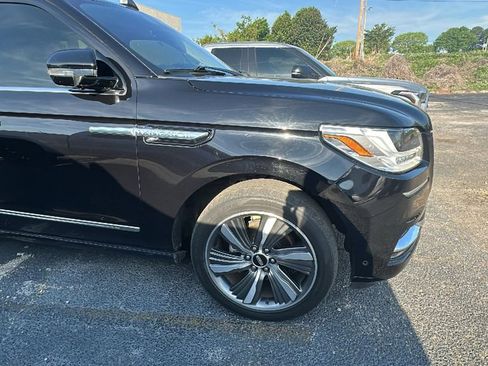 Used 2019 Lincoln Navigator Reserve image 10