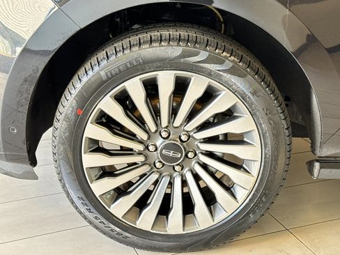 Used 2019 Lincoln Navigator L Reserve image 28