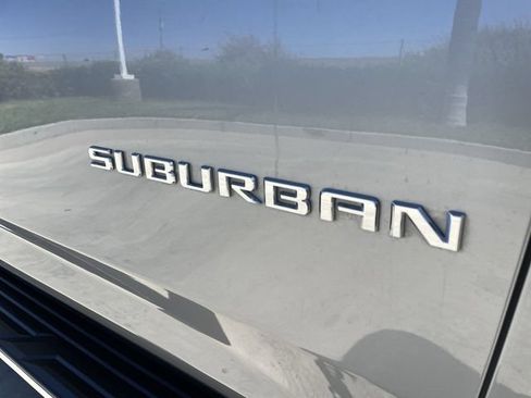 Used 2025 Chevrolet Suburban LS RWD image 31