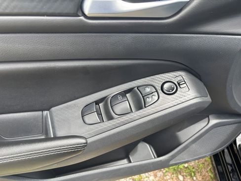 Used 2025 Nissan Altima 2.5 SV FWD image 20