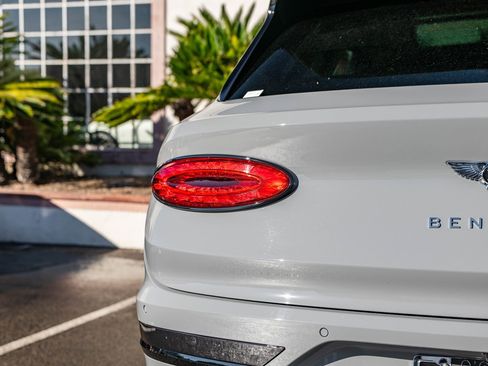 Used 2023 Bentley Bentayga Speed image 42