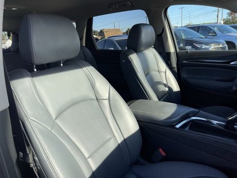 Used 2019 Buick Enclave Essence image 13