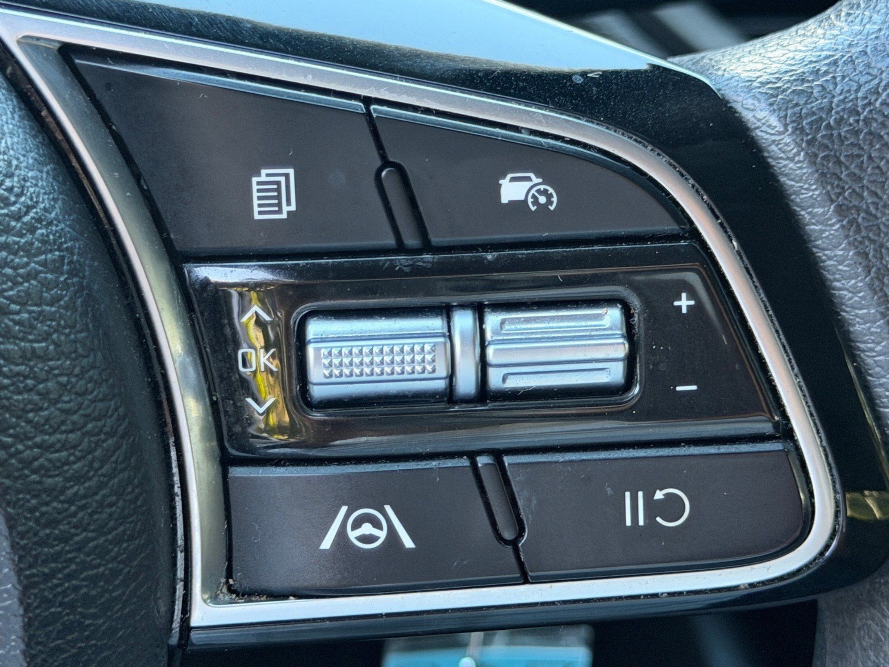 Used 2024 Kia Forte LXS w/ LXS Technology Package FWD image 27