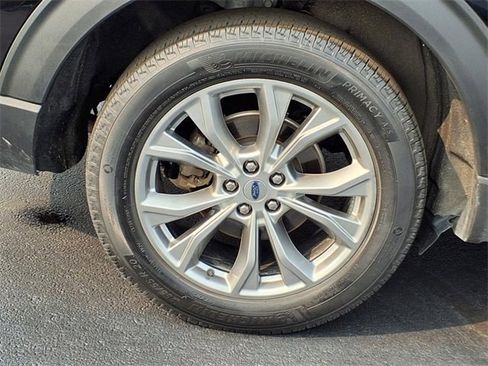 Used 2023 Ford Explorer XLT w/ Equipment Group 202A image 9