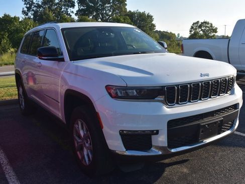 Used 2022 Jeep Grand Cherokee L Limited AWD/4WD image 3