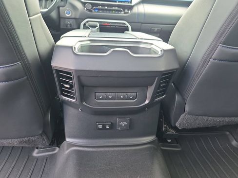 Used 2024 Toyota Tundra Platinum RWD image 32