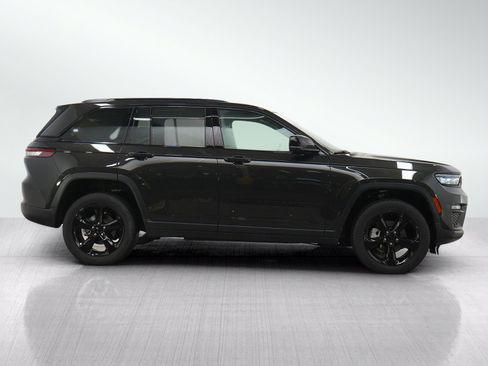 Used 2024 Jeep Grand Cherokee Limited w/ Black Appearance Package AWD/4WD image 6