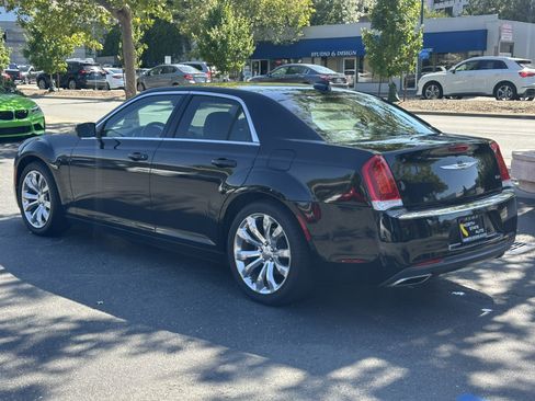 Used 2017 Chrysler 300 Limited RWD image 12