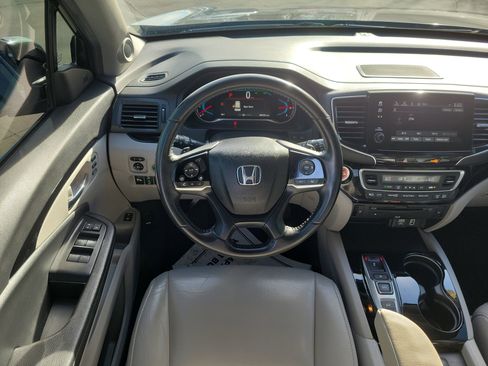 Used 2019 Honda Pilot Touring image 11