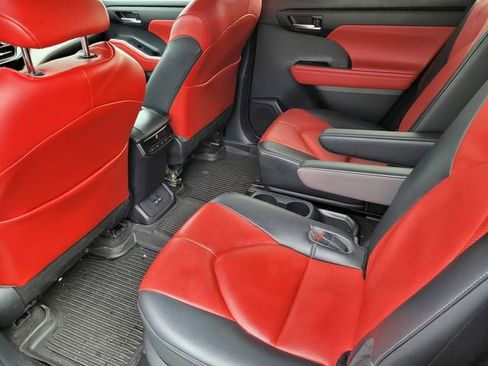 Used 2023 Toyota Highlander XSE image 12