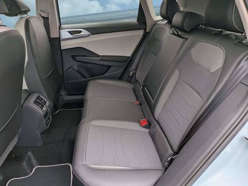 New 2026 Volkswagen Taos SE FWD image 14