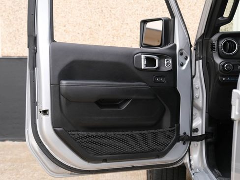 Used 2023 Jeep Wrangler Unlimited Sahara AWD/4WD image 18