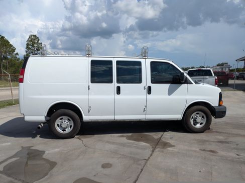 Used 2016 Chevrolet Express 2500 RWD image 3