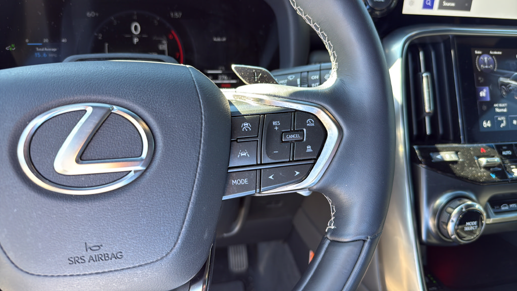 Used 2025 Lexus LX 600 4WD w/ Accessory Package (2T) image 29