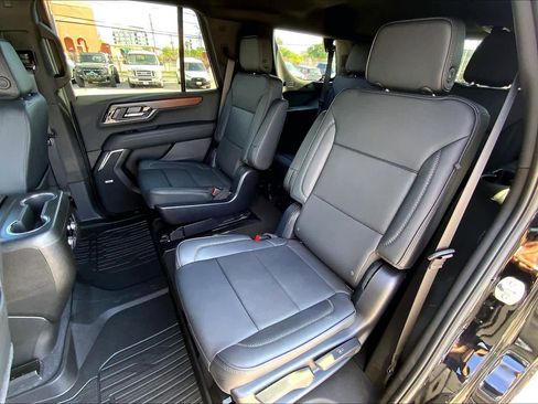 Used 2025 GMC Yukon Denali w/ LPO, Floor Liner Package image 17