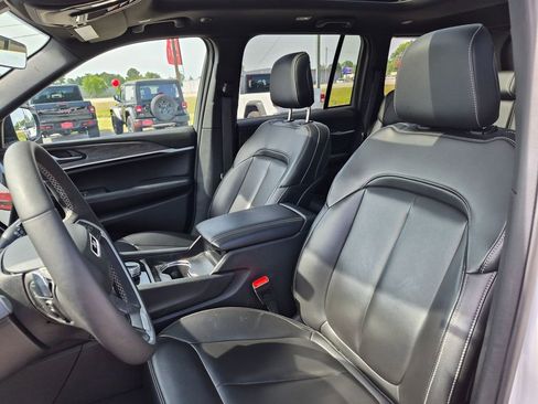Used 2025 Jeep Grand Cherokee Limited AWD/4WD image 14